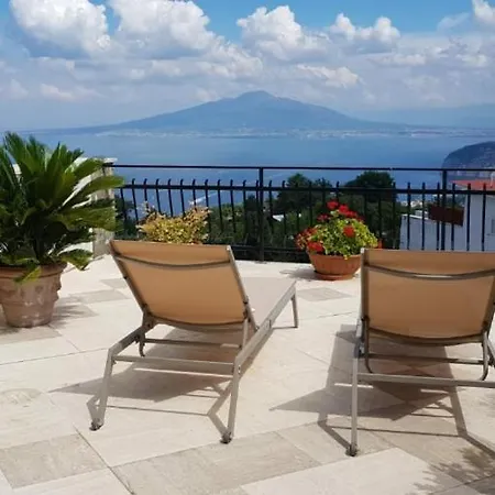 Apartamento Vedetta Sul Mare SantʼAgata sui Due Golfi